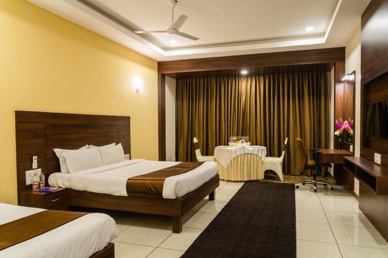 The King'S Meadows Hotel Golhalli Exterior photo