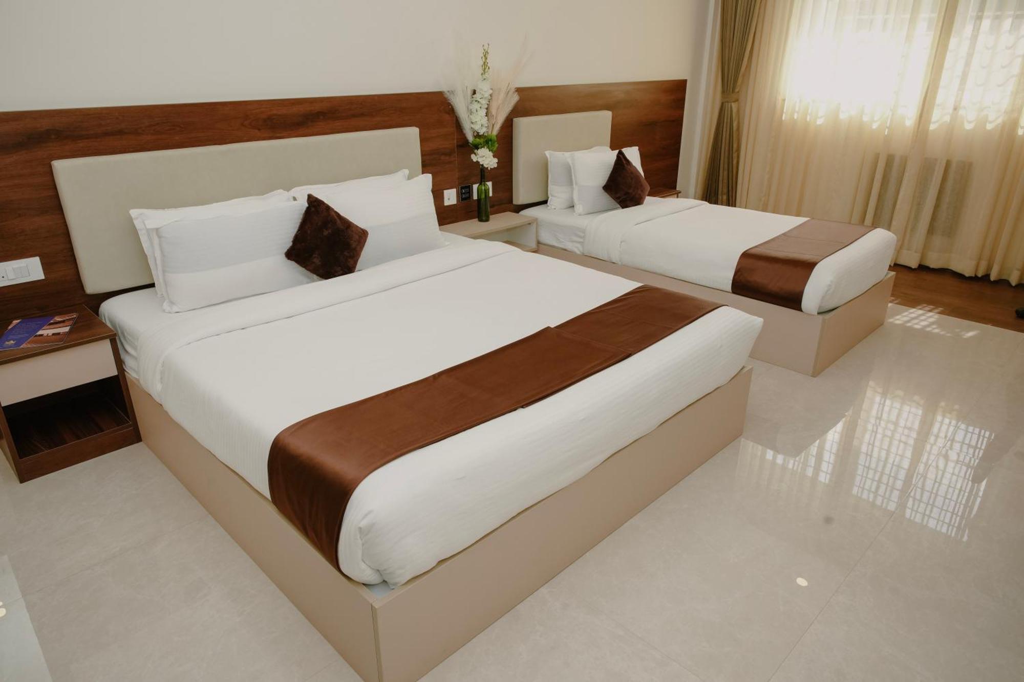 The King'S Meadows Hotel Golhalli Exterior photo
