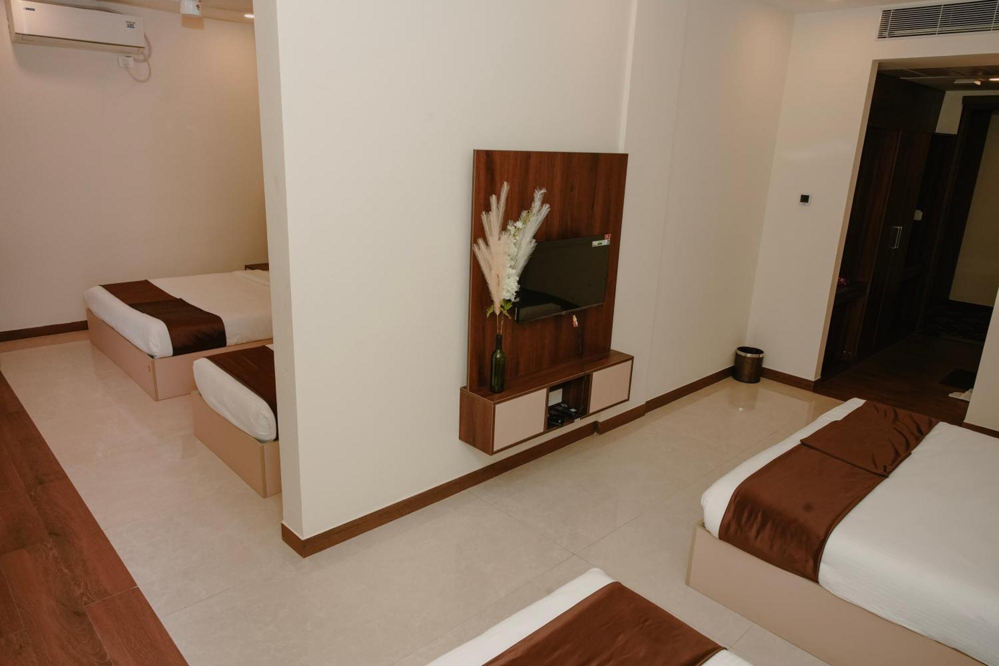 The King'S Meadows Hotel Golhalli Exterior photo