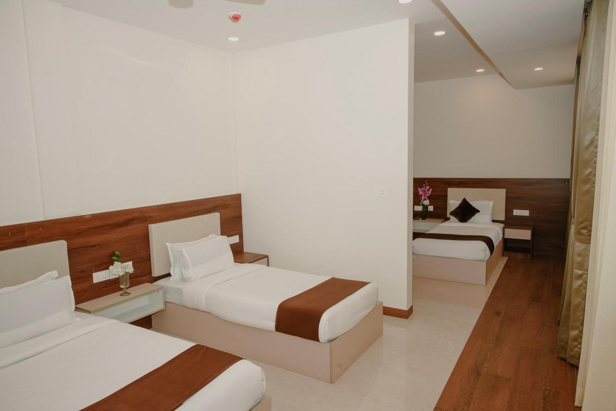 The King'S Meadows Hotel Golhalli Exterior photo