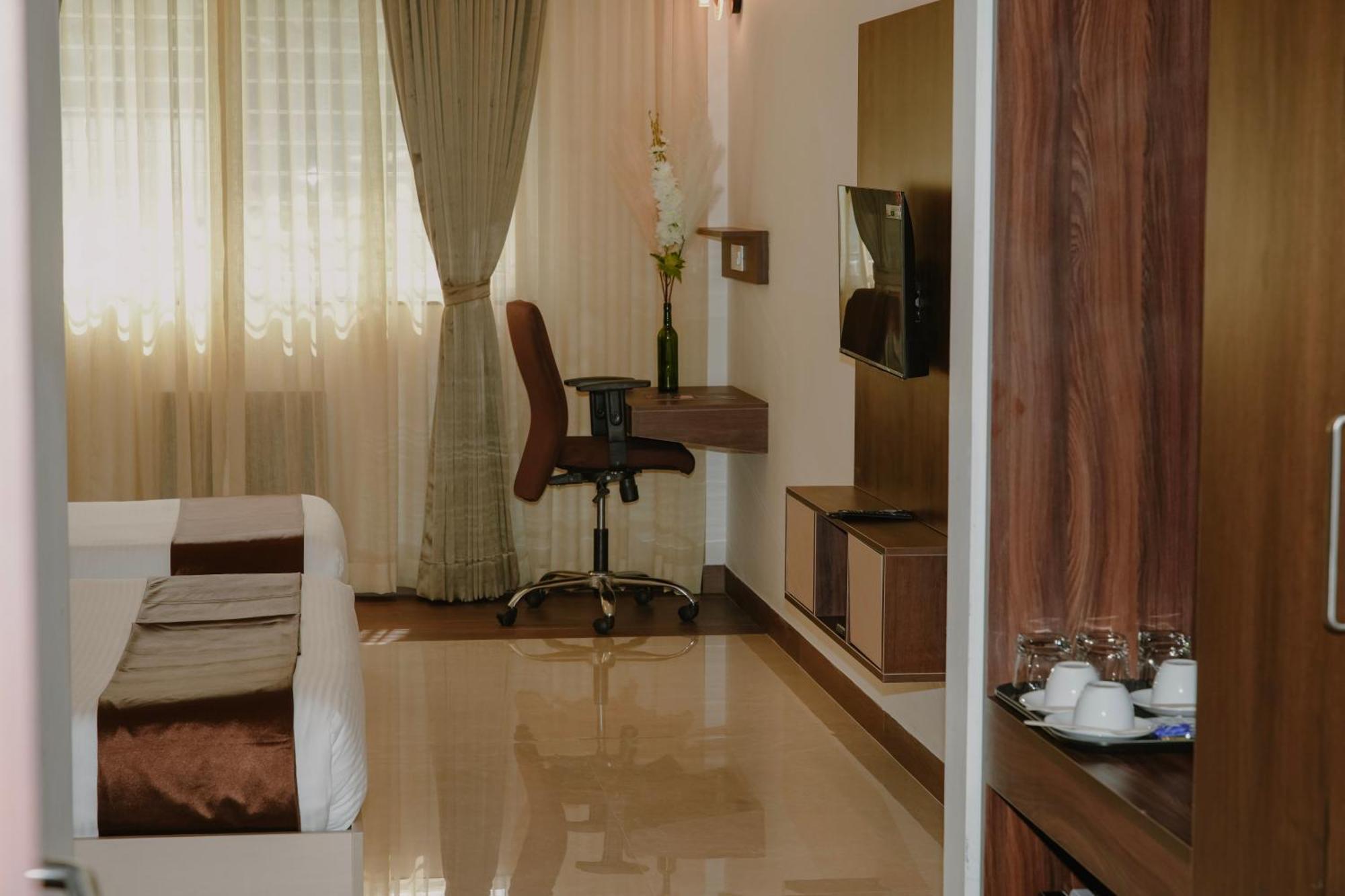The King'S Meadows Hotel Golhalli Exterior photo