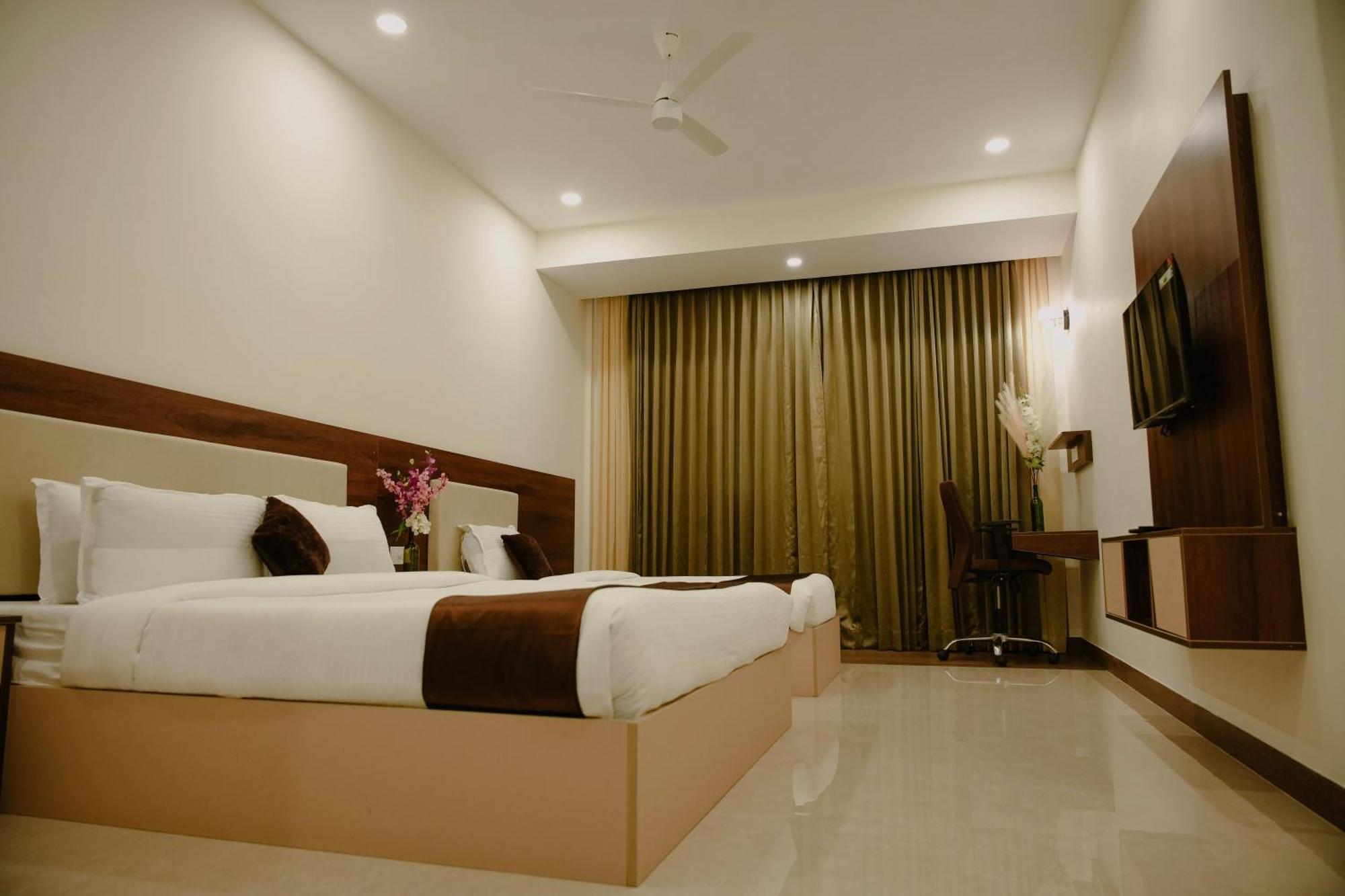 The King'S Meadows Hotel Golhalli Exterior photo