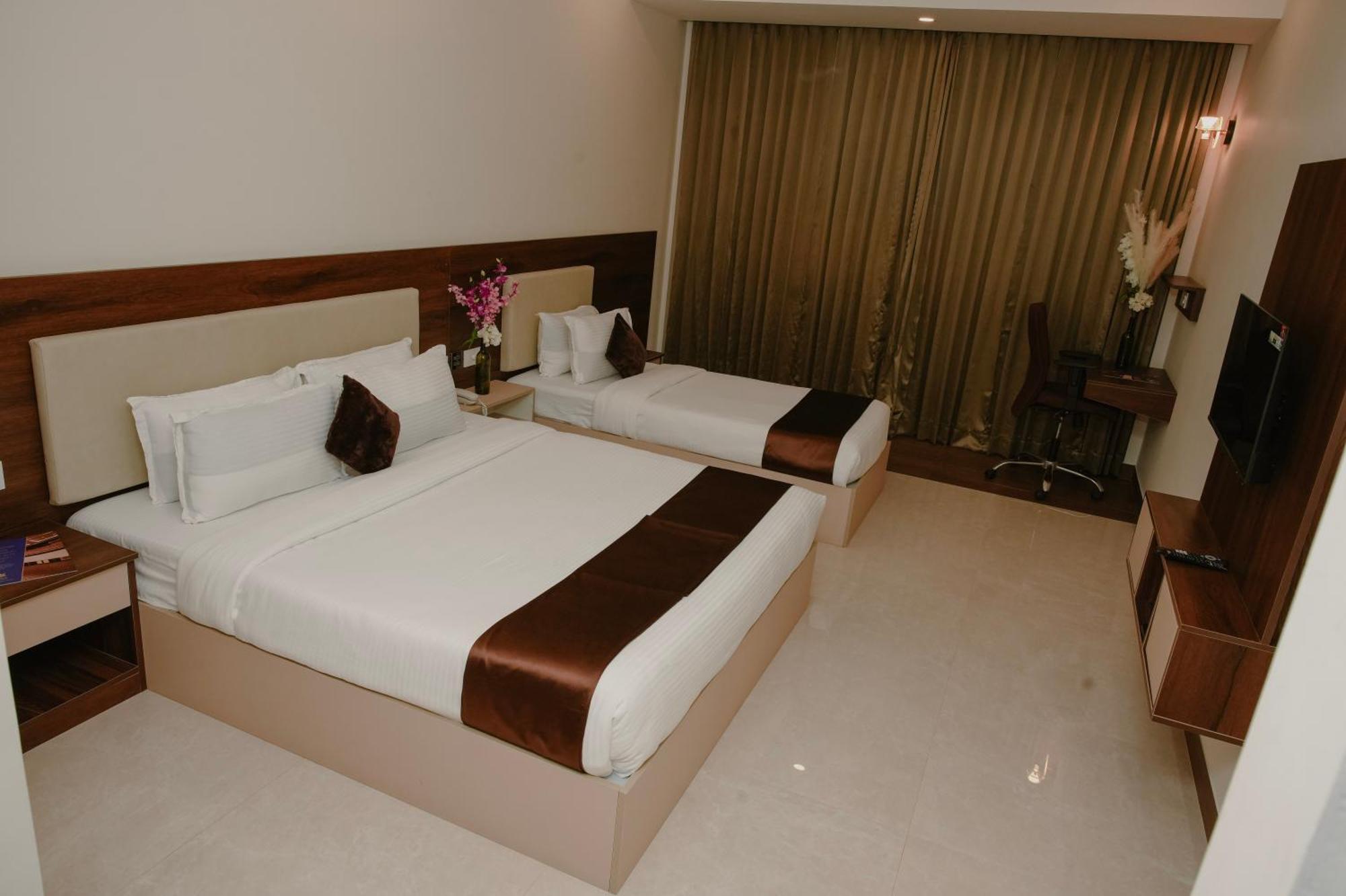 The King'S Meadows Hotel Golhalli Exterior photo