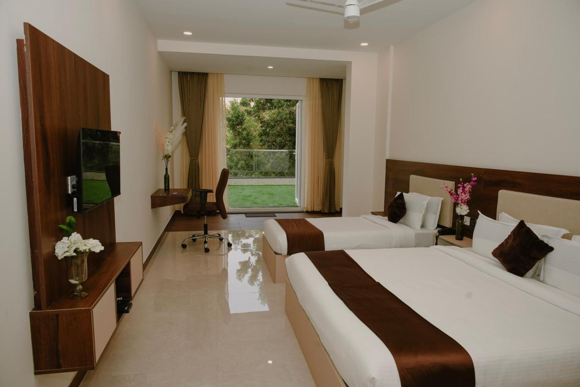 The King'S Meadows Hotel Golhalli Exterior photo