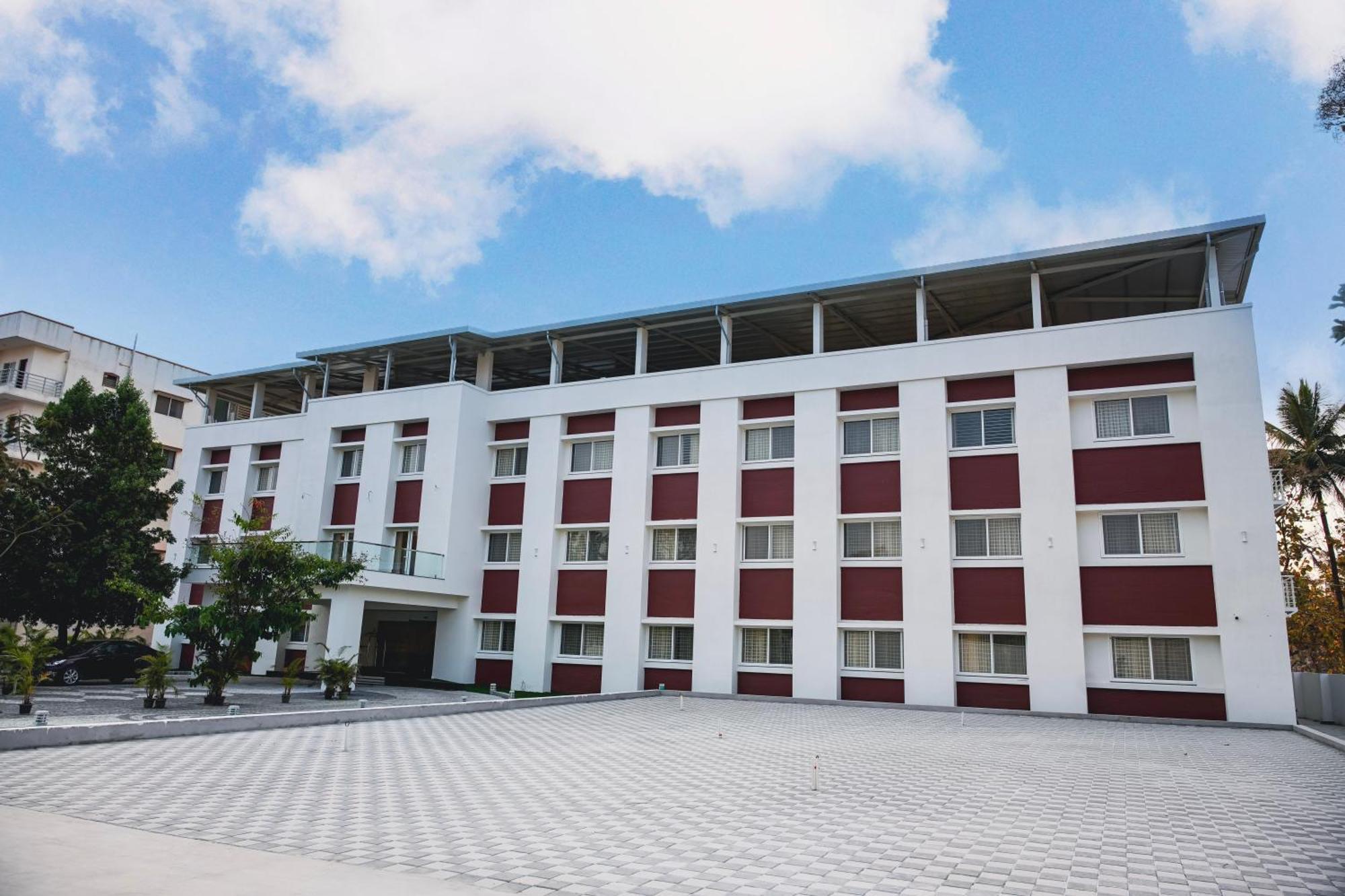 The King'S Meadows Hotel Golhalli Exterior photo