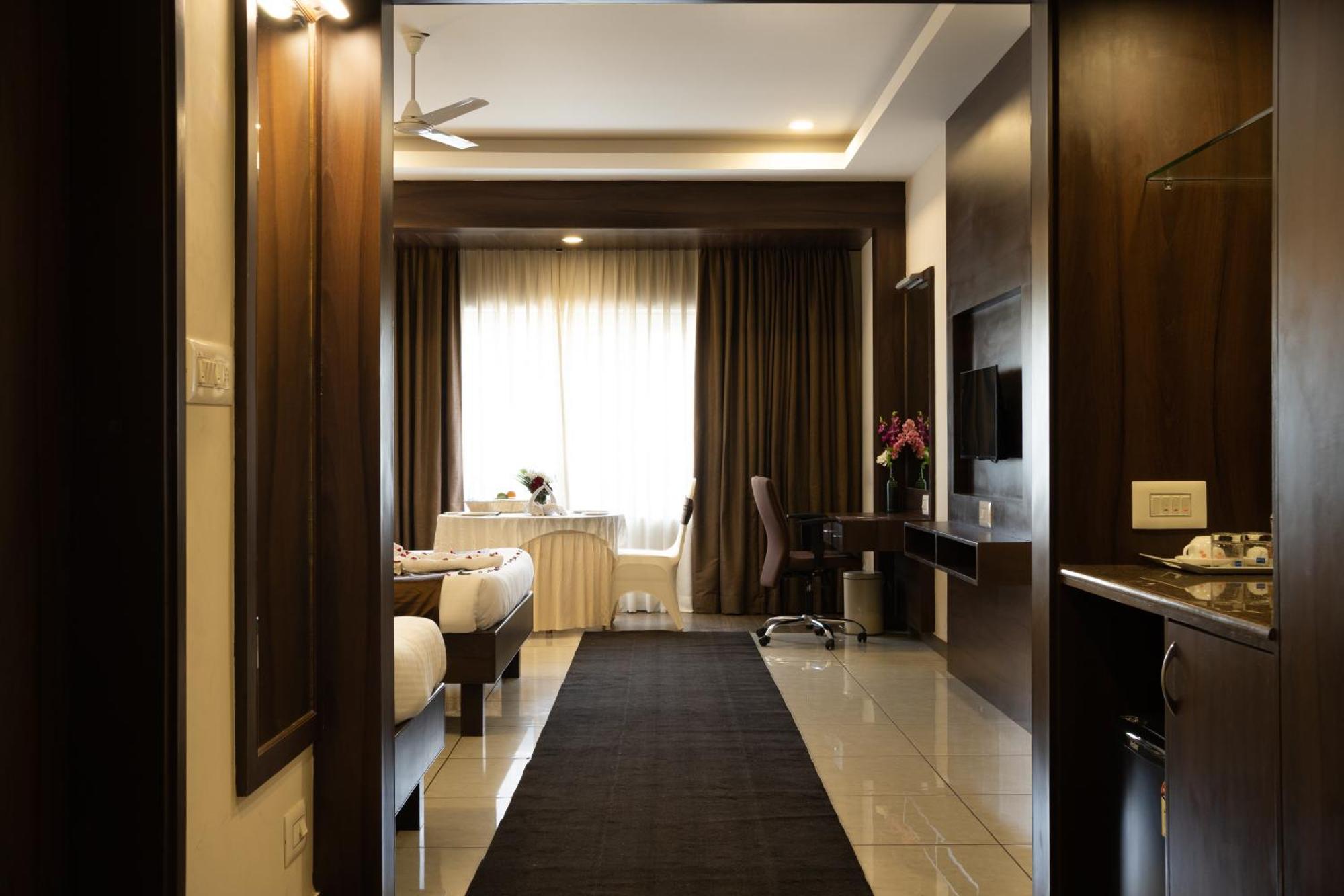 The King'S Meadows Hotel Golhalli Exterior photo