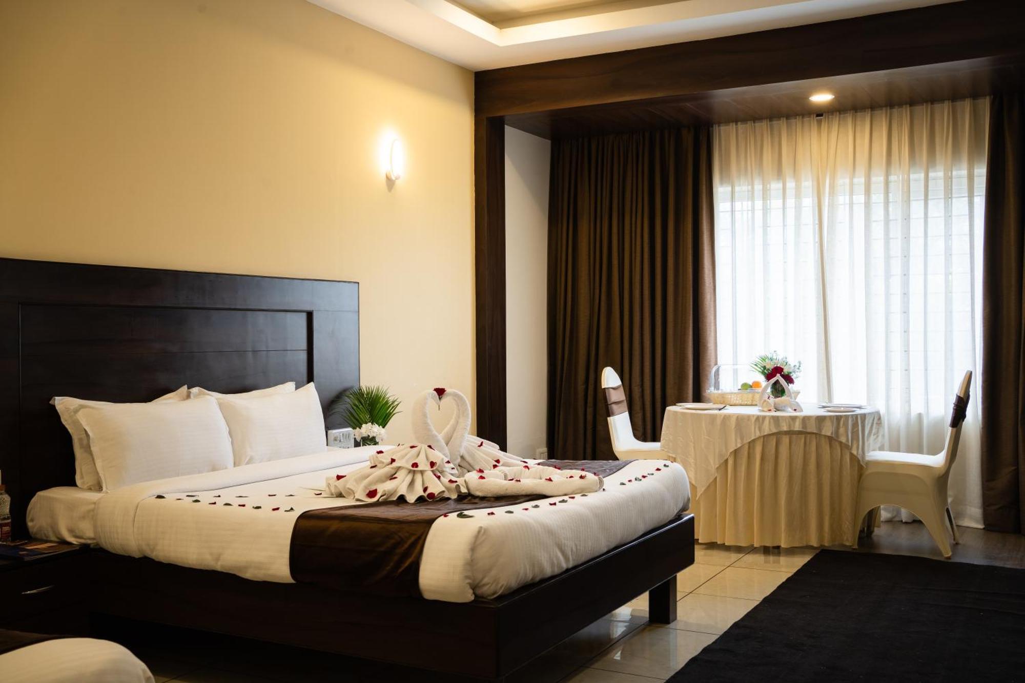 The King'S Meadows Hotel Golhalli Exterior photo