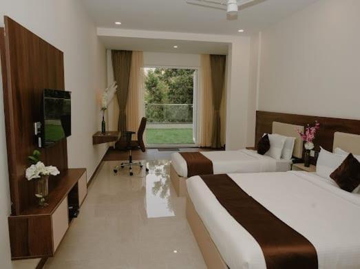 The King'S Meadows Hotel Golhalli Exterior photo