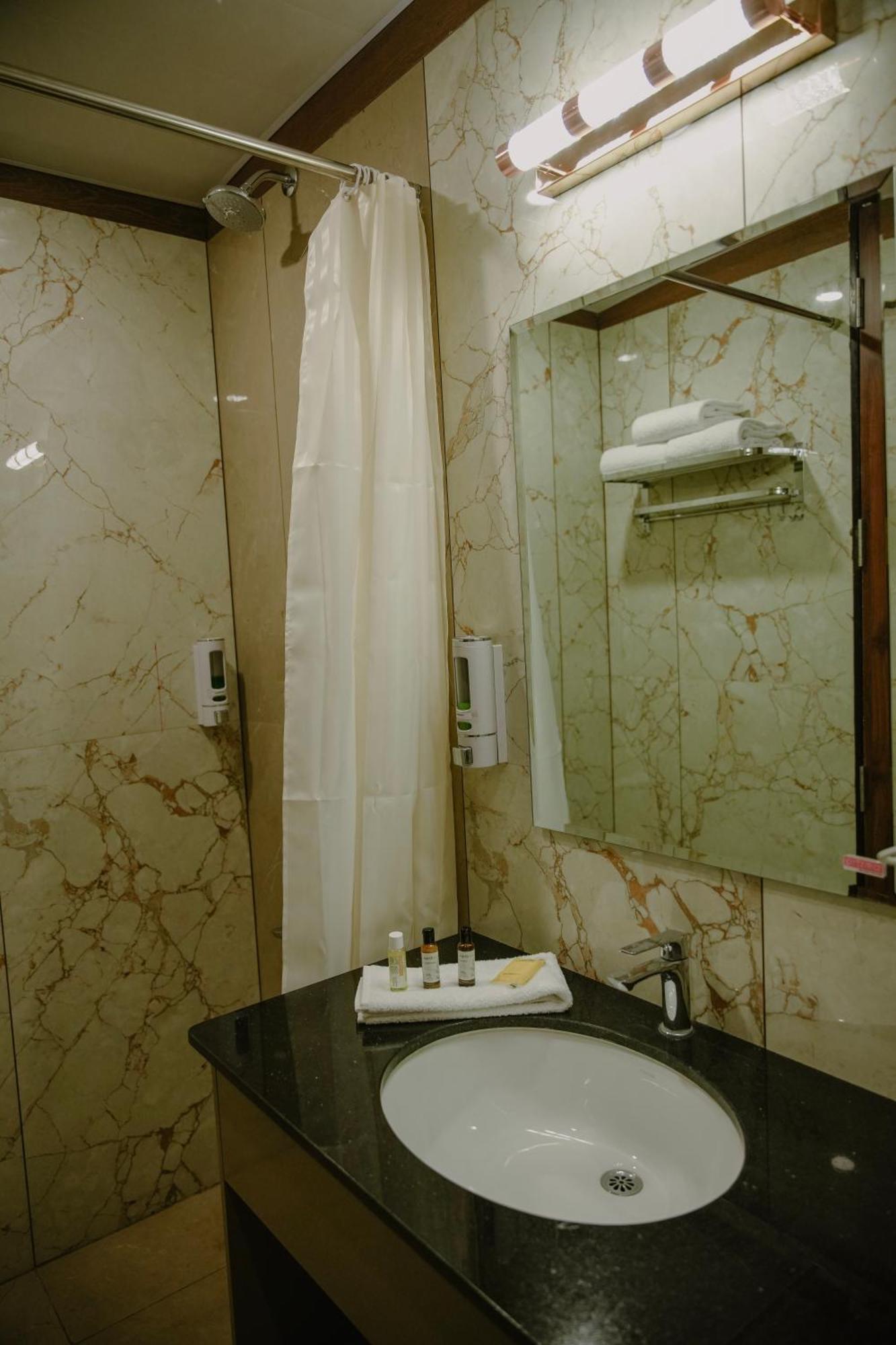 The King'S Meadows Hotel Golhalli Exterior photo